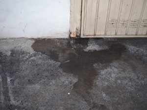 garage door leaks